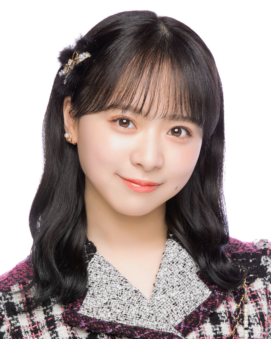倉野尾成美（©AKB48）