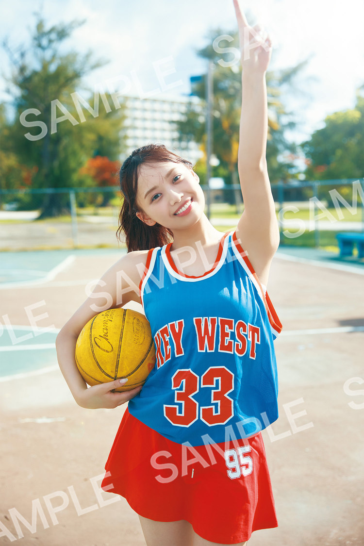 日向坂46 濱岸ひより1st写真集『もしも』封入ランダムポストカード（撮影：三宮幹史（TRIVAL））