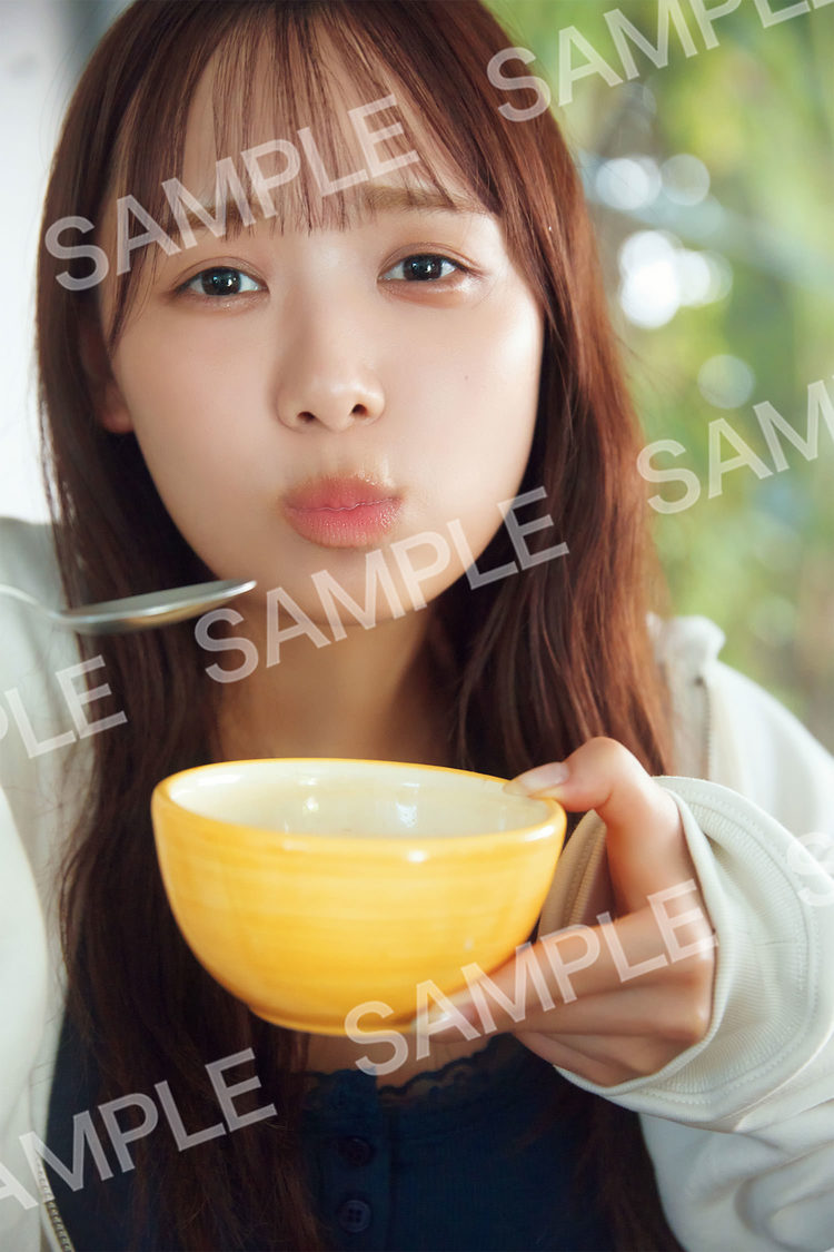 日向坂46 濱岸ひより1st写真集『もしも』封入ランダムポストカード（撮影：三宮幹史（TRIVAL））