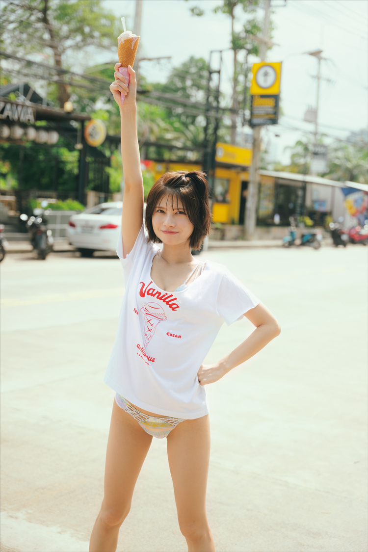 『鹿目凛 2nd写真集 beautiful journey 』掲載カット（撮影：カノウリョウマ）