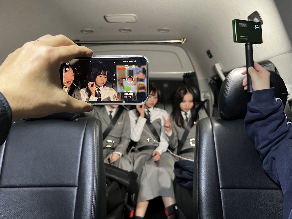 車内からの中継配信の模様