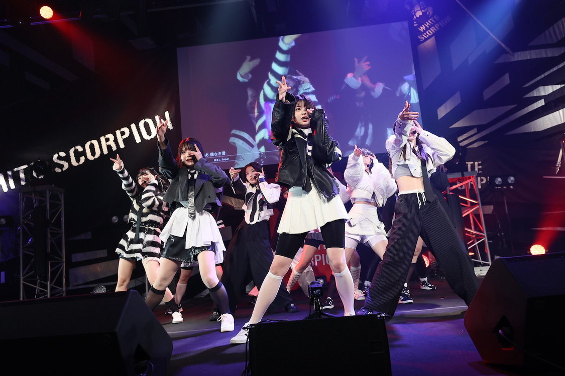 ＜WHITE SCORPION 1st Anniversary LIVE〜追撃。〜＞竹芝ニューピアホール（2024年12月7日／©OVERS）