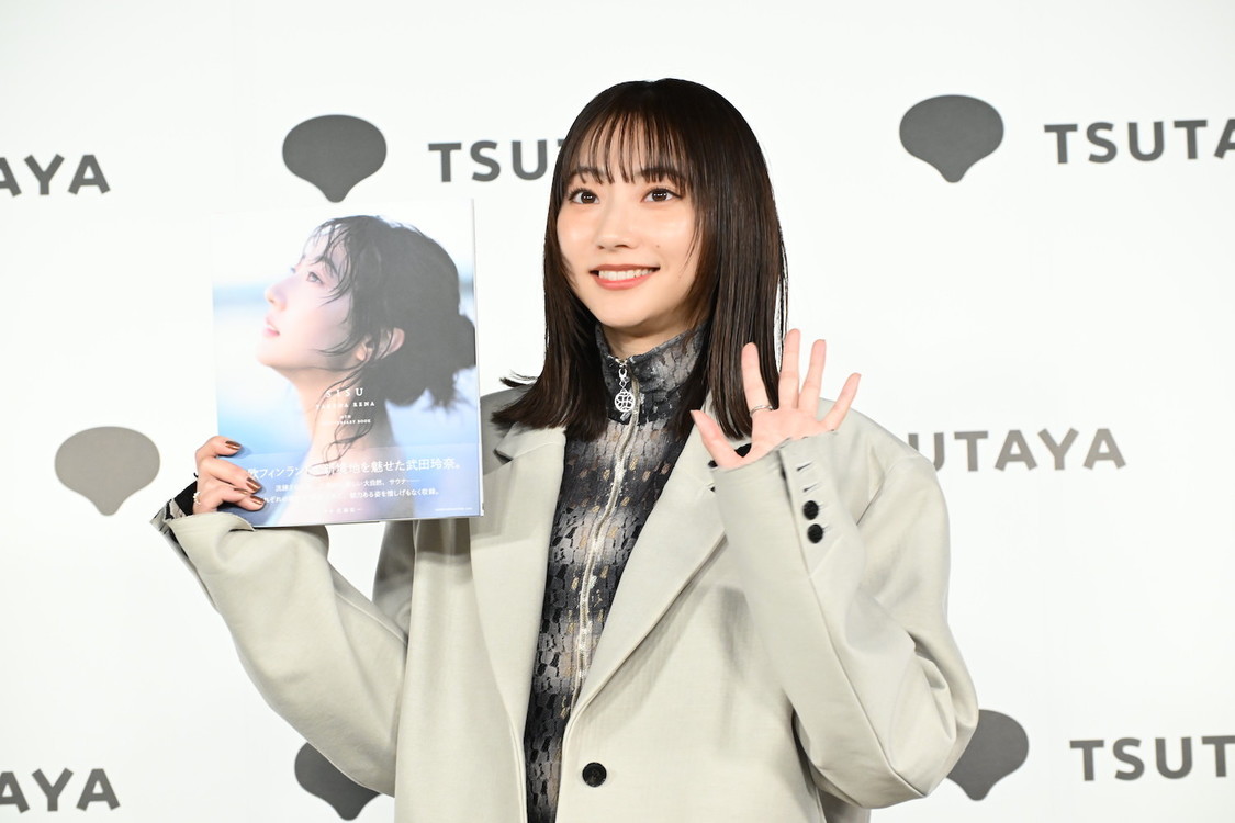 『武田玲奈10周年記念写真集 SISU』（東京ニュース通信社刊）
