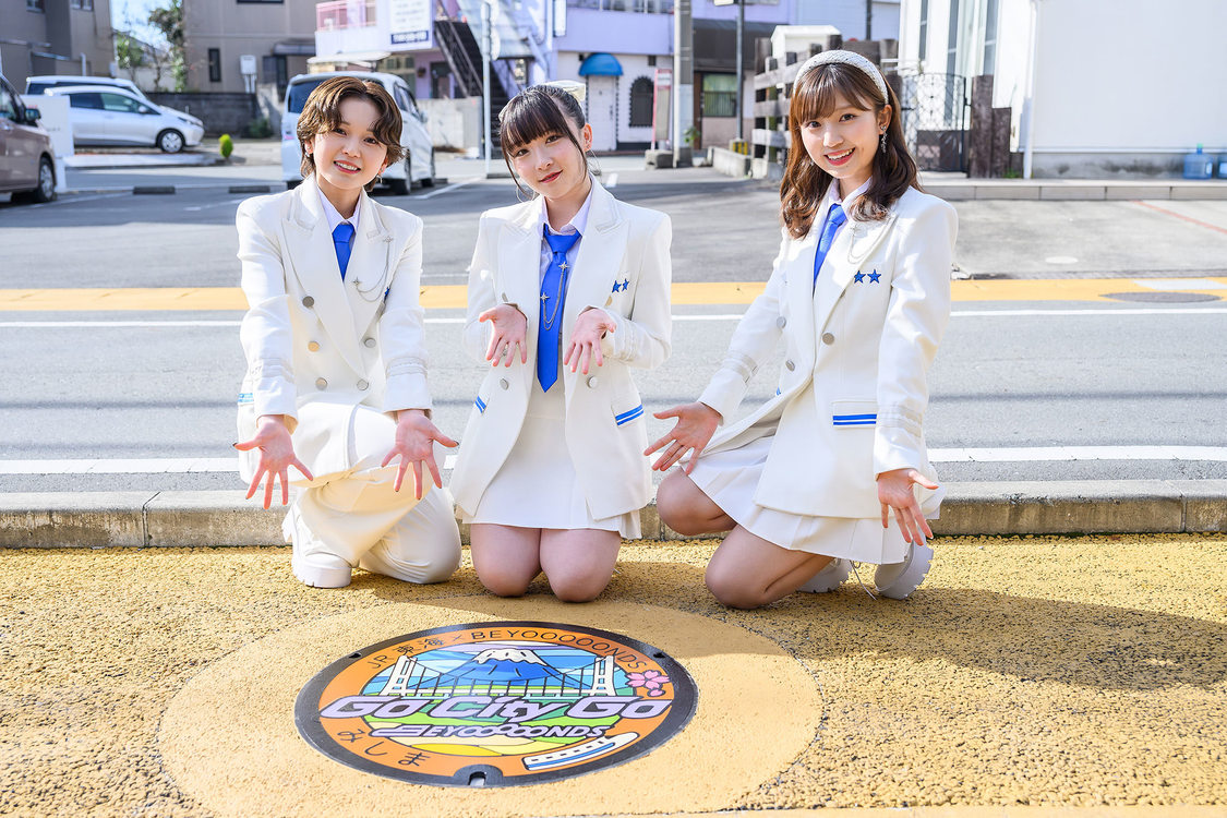 ＜JR東海×三島市MANHOOOOOLE贈呈式 with BEYOOOOONDS＞（2024年12月11日）