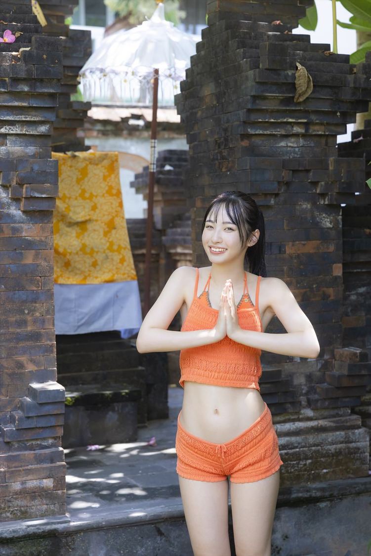 『沖 侑果2nd写真集 遊泳解禁』先行カット（(C)KADOKAWA (C)DEEP SKILL 撮影：田中智久）