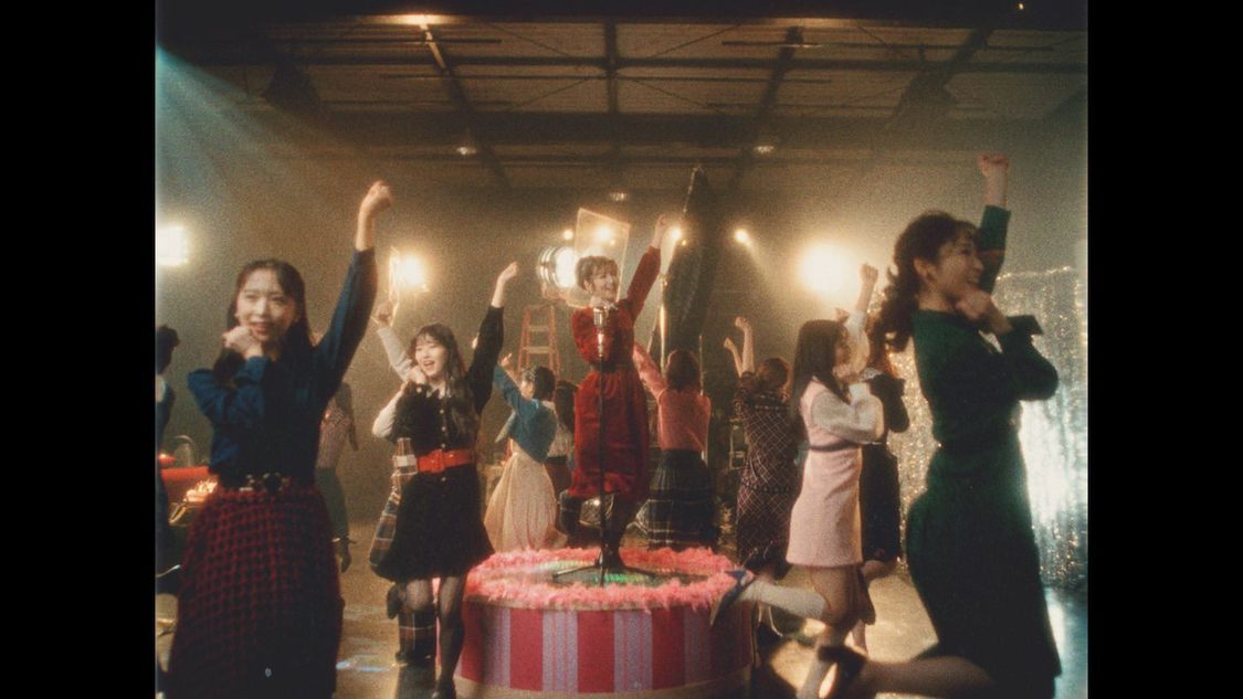 AKB48「なんてったってアイドル」MV（ⒸAKB48）