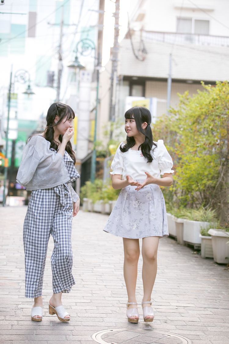 宇佐美幸乃（Luce Twinkle Wink☆）とPop'n'Roll副編集長 茉井良菜