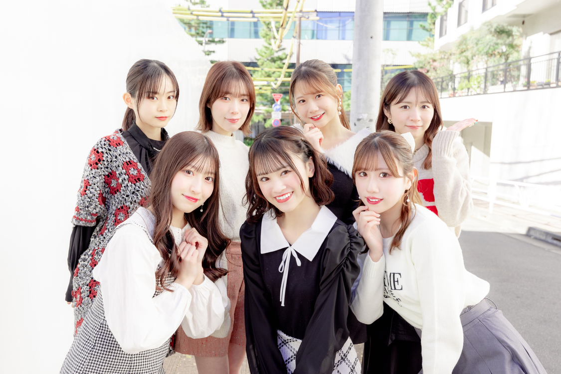 前列左から、今丘葉月、延松舞佳、秋元悠里／後列左から、作島藍、原明日香、佐々木ひまわり、槙田紗子