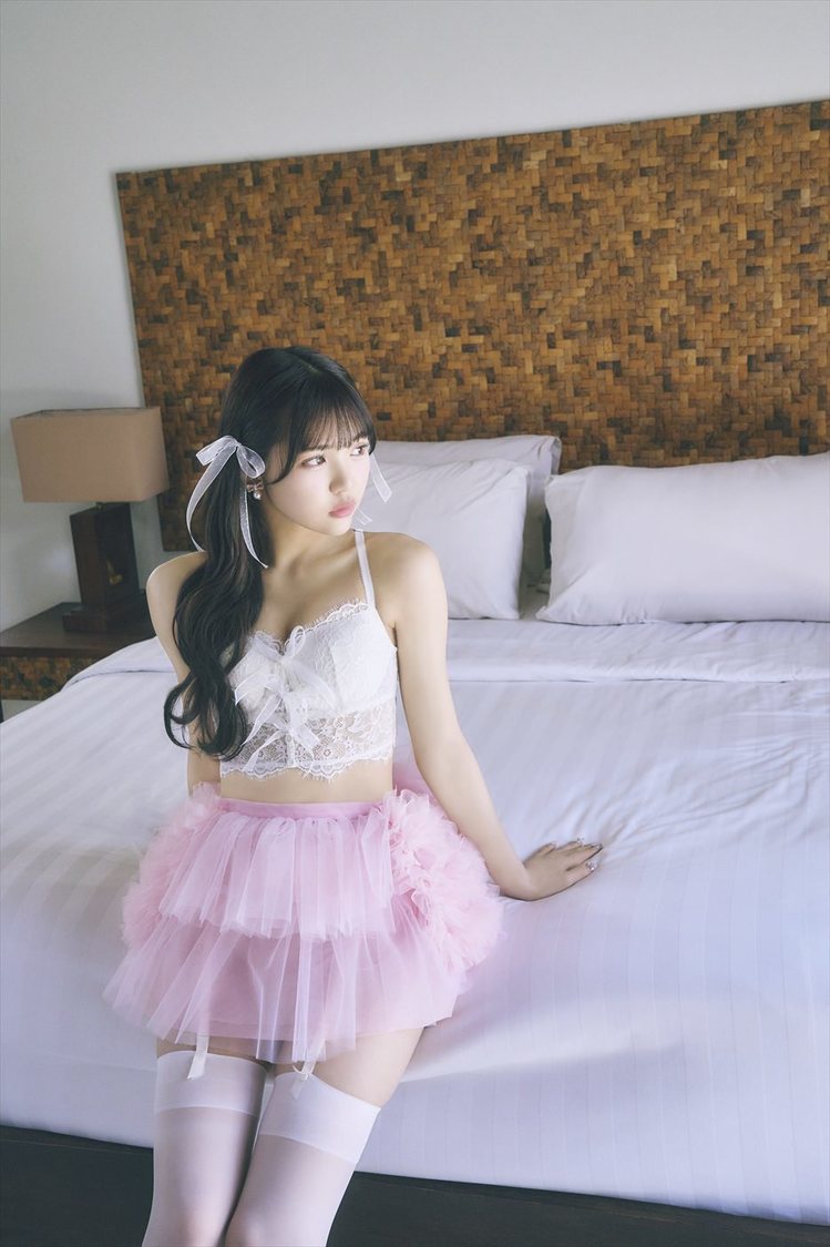 『Jams Collection 津代美月 1st写真集 24の秘密』イベント特典カット（(C)KADOKAWA (C) UP DANCE ENTERTAINMENT PHOTO/ You Ishii）