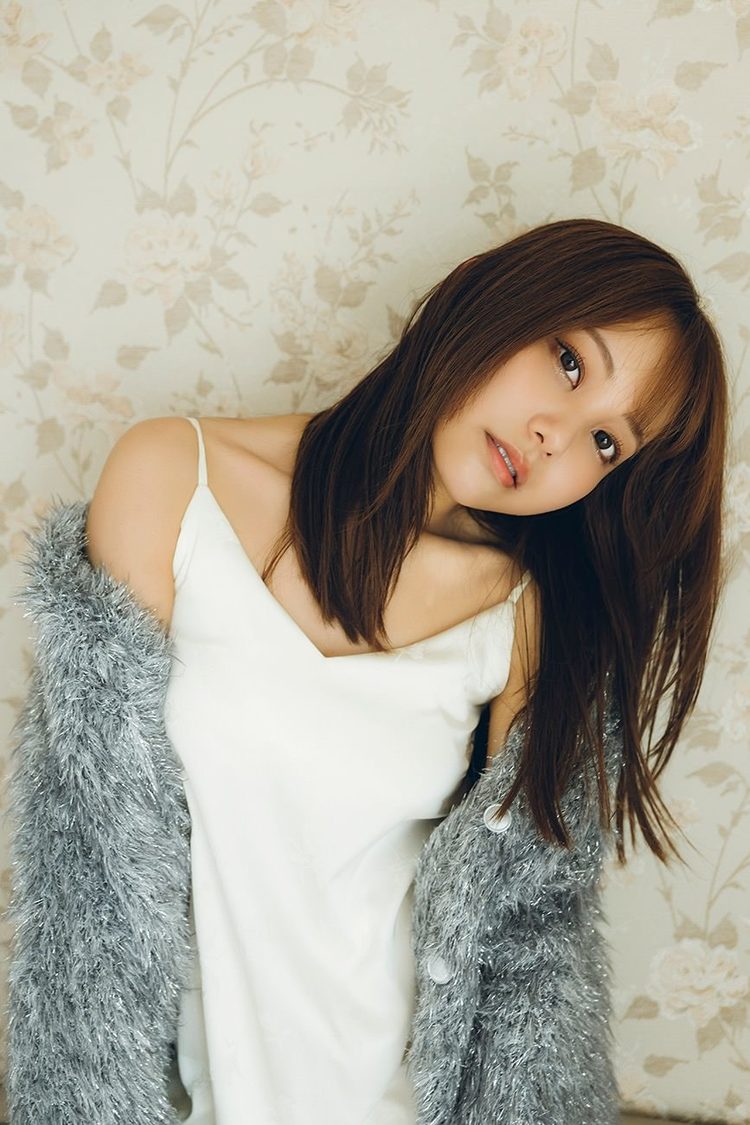 『吉武千颯 1st写真集 颯爽』先行カット（※本カットの掲載は予告なく変更になる可能性がございます。あらかじめご了承ください）