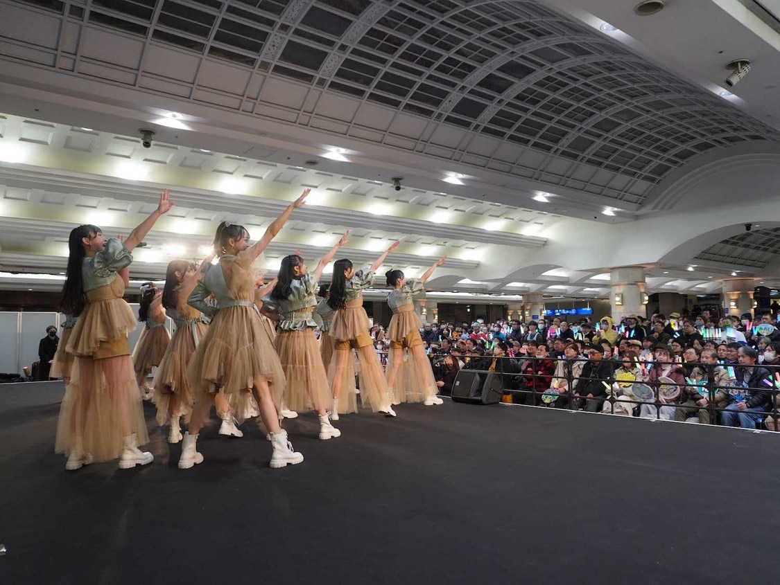 ＜STU48　11thシングル「地平線を見ているか？」発売日当日リリースイベント＞広島駅南口地下広場（2025年1月15日／©️STU/KING RECORDS）