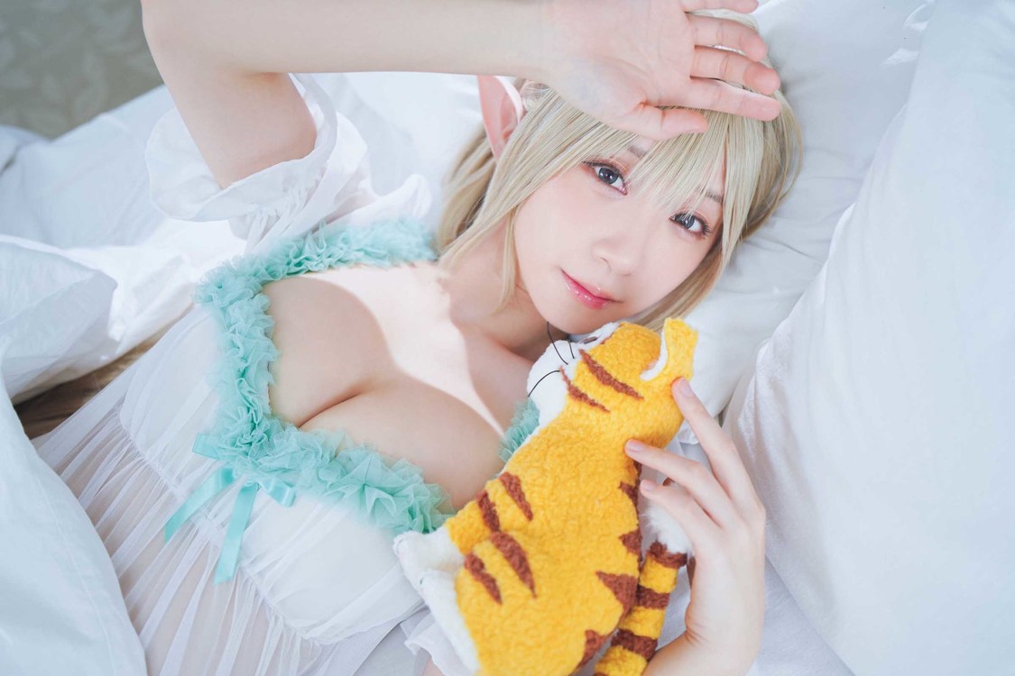 伊織もえ『ヤングアニマルWeb』（撮影：井田達也）