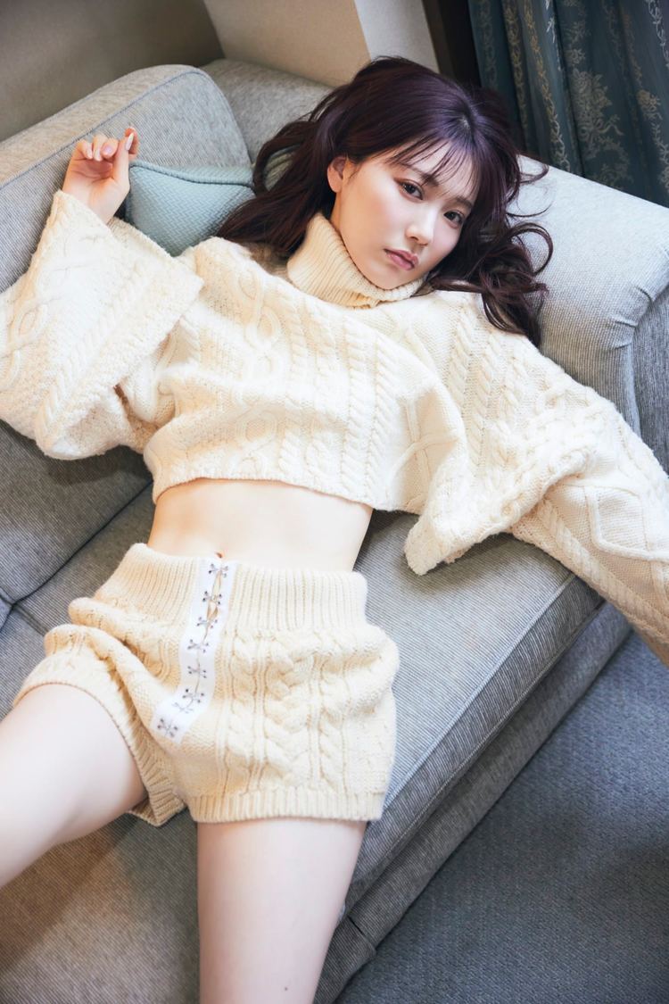 『石川澪4th写真集 ぎゅう、して。』（撮影：佐々木大輔（SIGNO）／光文社刊）