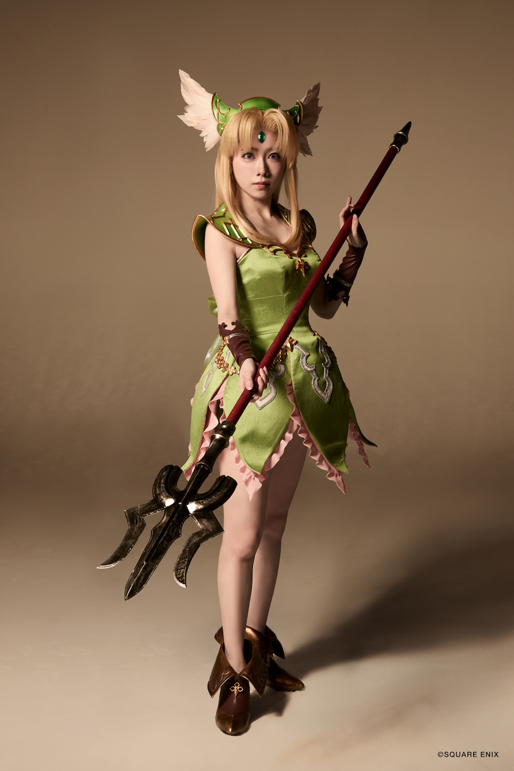 リース：礒部花凜（© SQUARE ENIX）