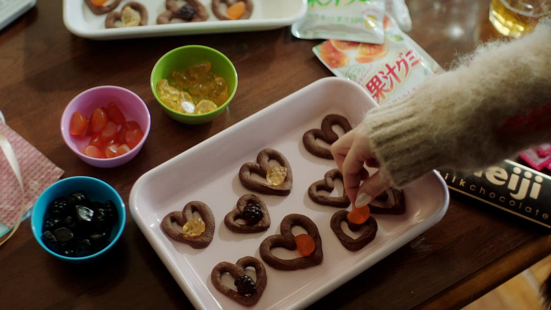 新TV-CM「meiji♡FRUITS ZIPPERの手作りバレンタイン〜楽しい時間を手作りしよう〜」