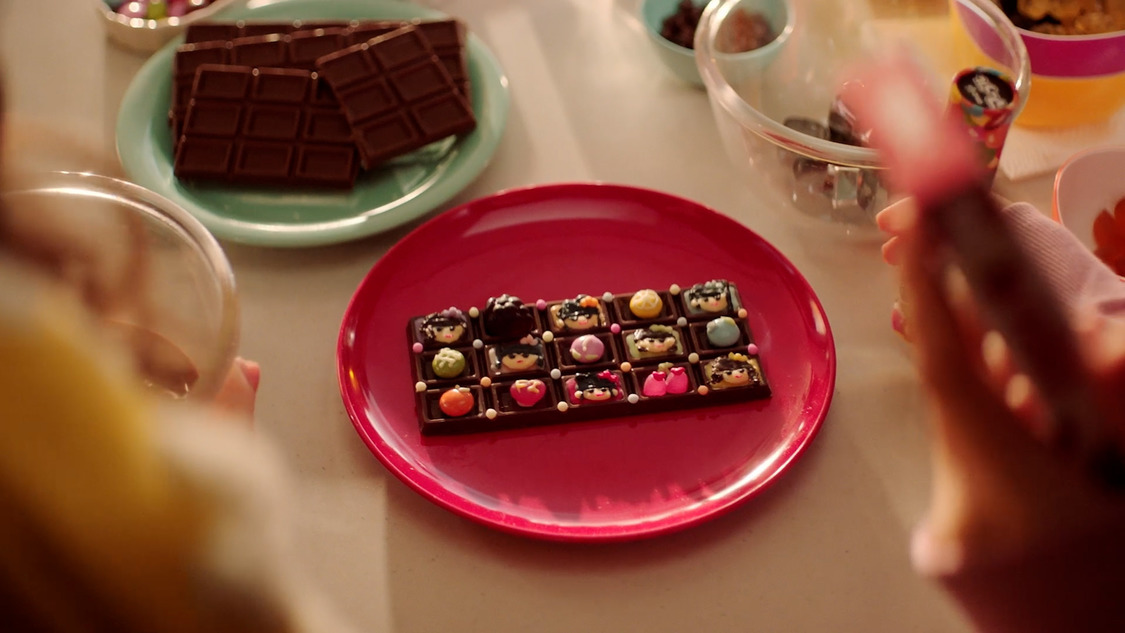 新TV-CM「meiji♡FRUITS ZIPPERの手作りバレンタイン〜楽しい時間を手作りしよう〜」