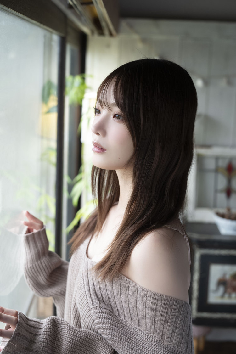 新谷姫加『FRIDAY』2025年1月23日発売号アザーカット（撮影：佐藤裕之）