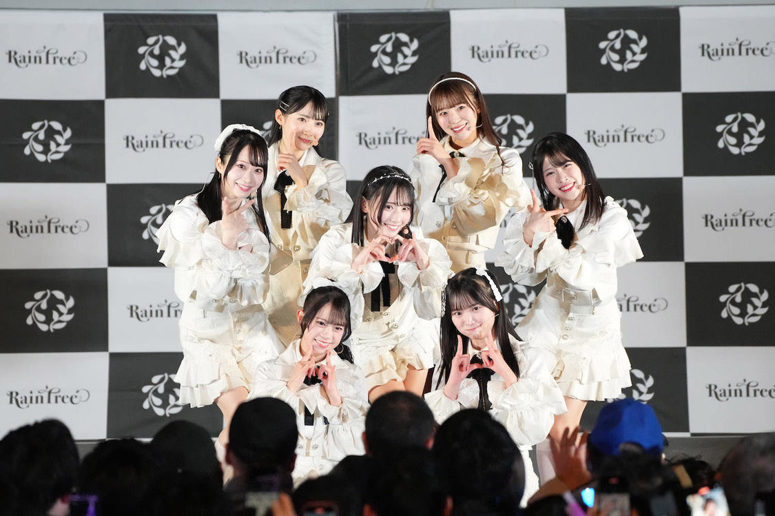 Rain Tree＜1st デジタルシングル「Ｉ Ｌ Ｕ」リリースイベント・ミニライブ＞アーバンドック ららぽーと豊洲シーサイドデッキ メインステージ（2025年1月29日／©OVERSE）