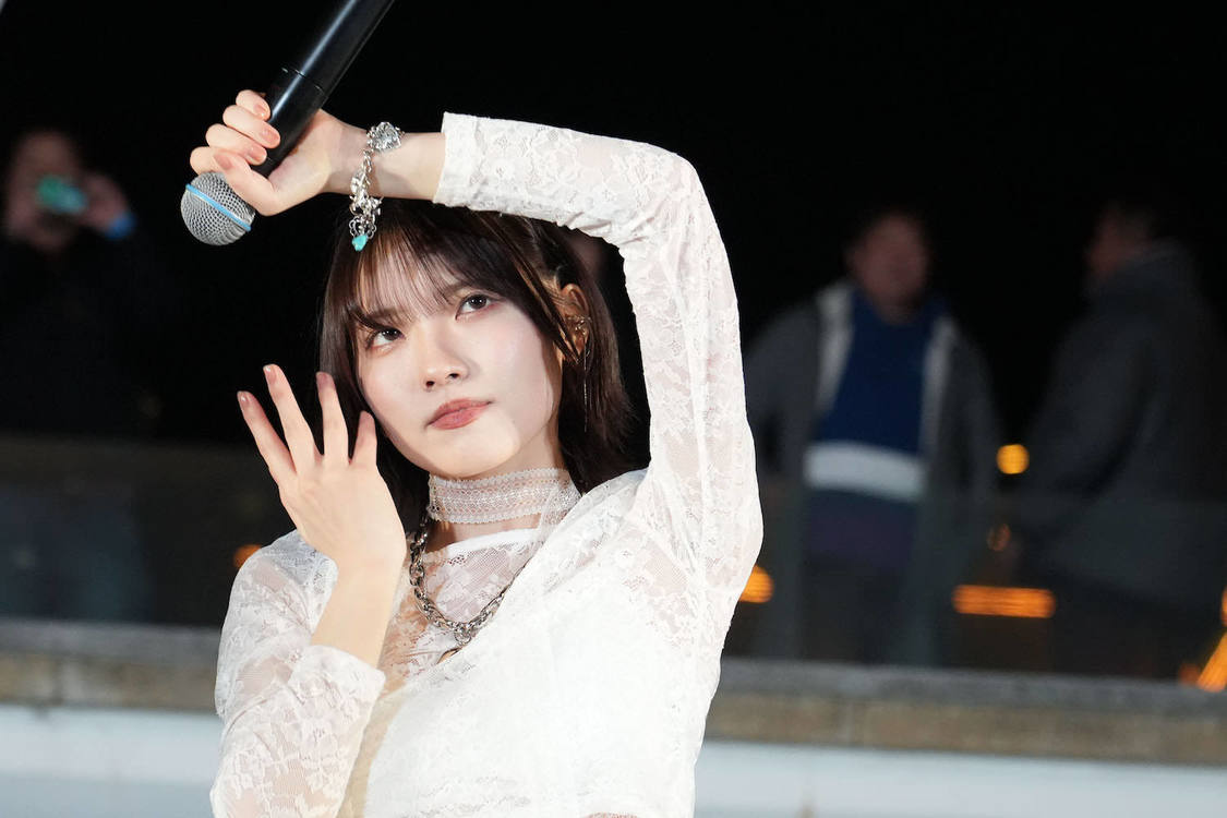 Rain Tree＜1st デジタルシングル「Ｉ Ｌ Ｕ」リリースイベント・ミニライブ＞アーバンドック ららぽーと豊洲シーサイドデッキ メインステージ（2025年1月29日／©OVERSE）