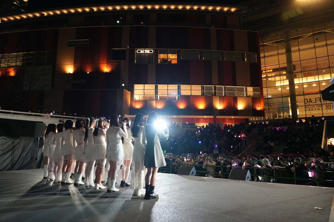 Rain Tree＜1st デジタルシングル「Ｉ Ｌ Ｕ」リリースイベント・ミニライブ＞アーバンドック ららぽーと豊洲シーサイドデッキ メインステージ（2025年1月29日／©OVERSE）