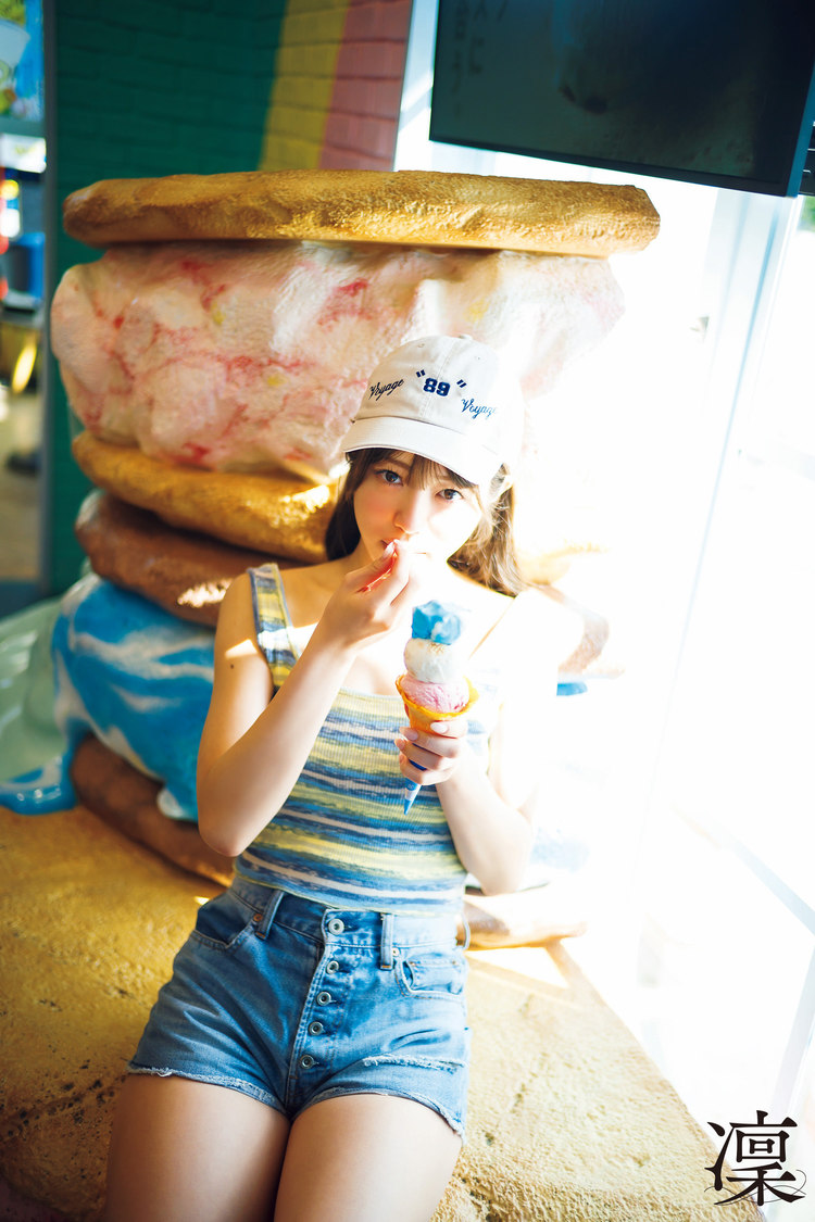 Peel the Apple 浅原凜1st写真集『凜』Amazon限定カバー版裏表紙