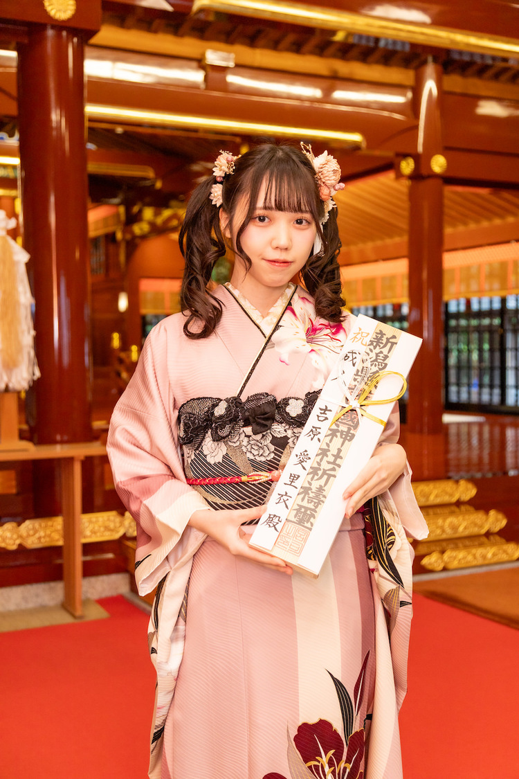 吉原愛里衣（©︎Flora）