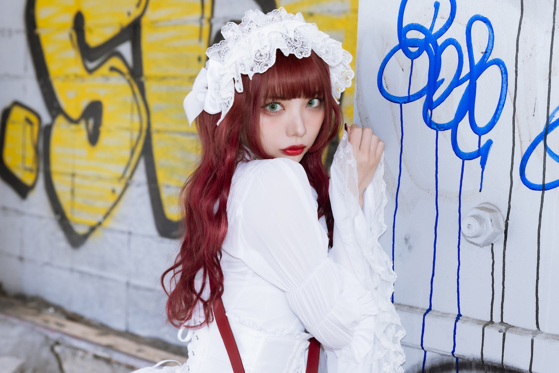 『藍染カレンフォトエッセイ 藍臓』（（C）GENKOSHA Co.,Ltd. 2025）