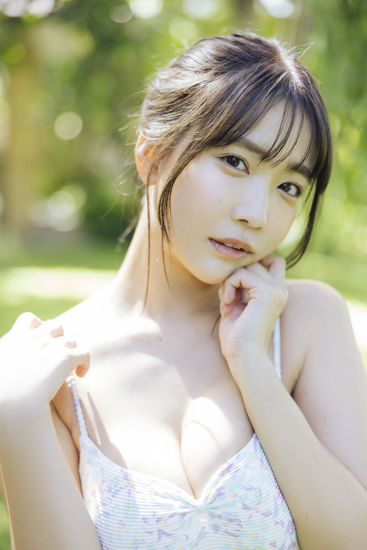 天羽希純（#2i2）『別冊ヤングチャンピオン』アザーカット（(c)横山マサト（秋田書店））