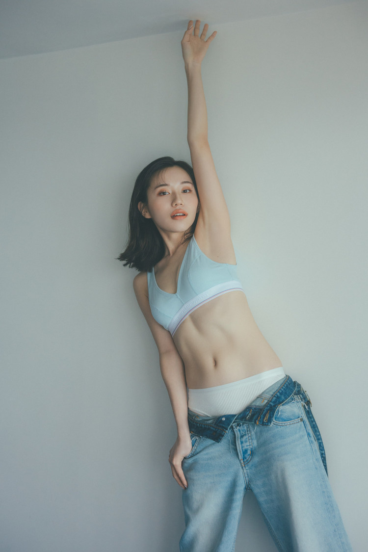 『出発地点　みゆ。1stフォトブック』先行カット（Ⓒ東京祐／講談社）