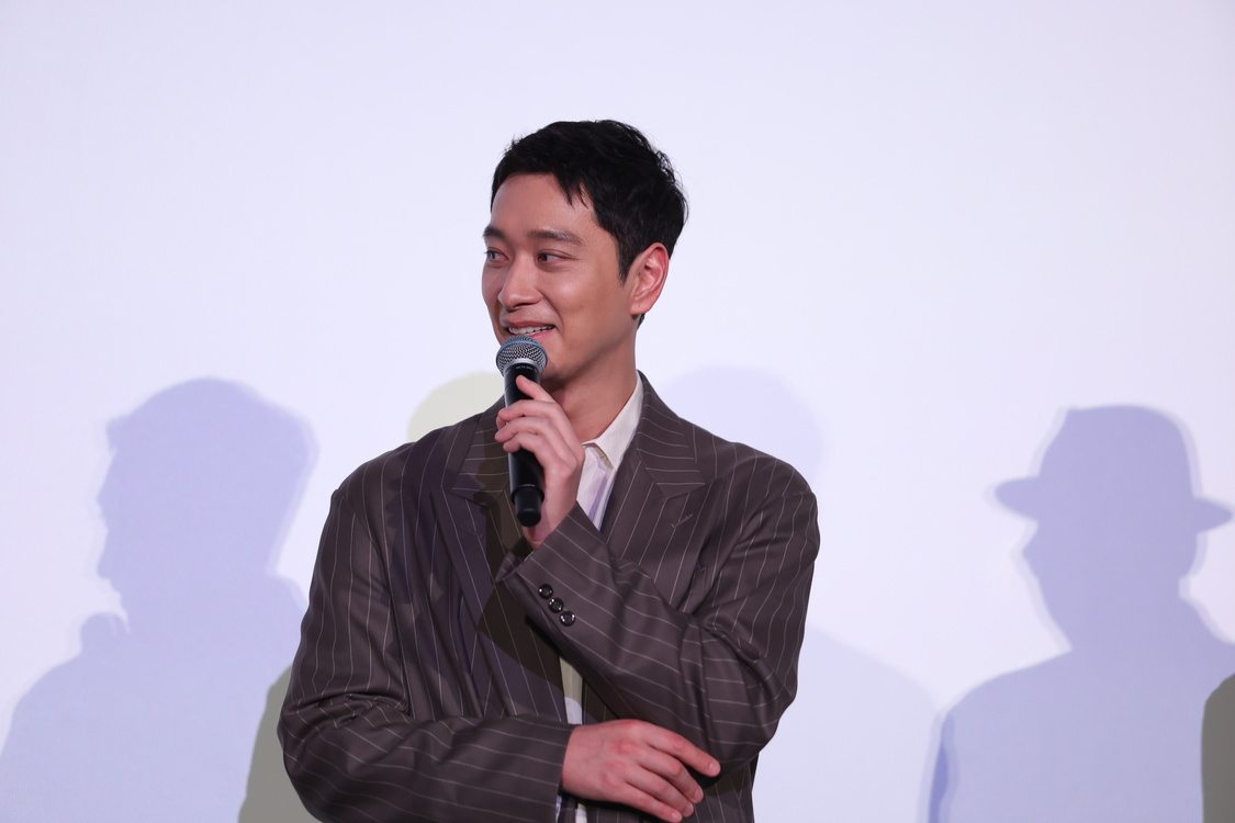 ＜映画『誰よりもつよく 抱きしめて』公開記念舞台挨拶＞（2025年2月8日／©2025「誰よりもつよく抱きしめて」HIAN /アークエンタテインメント）