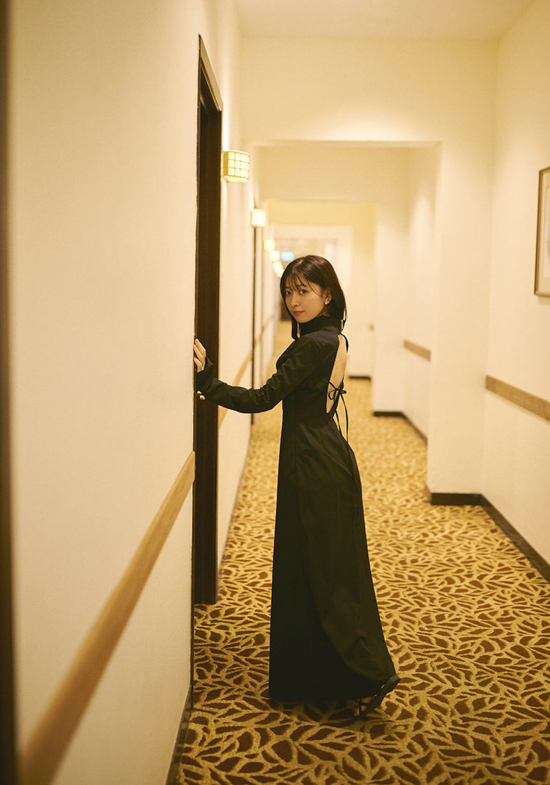 『鈴原希実 1st写真集 届け』通常カバー（撮影：熊木優）