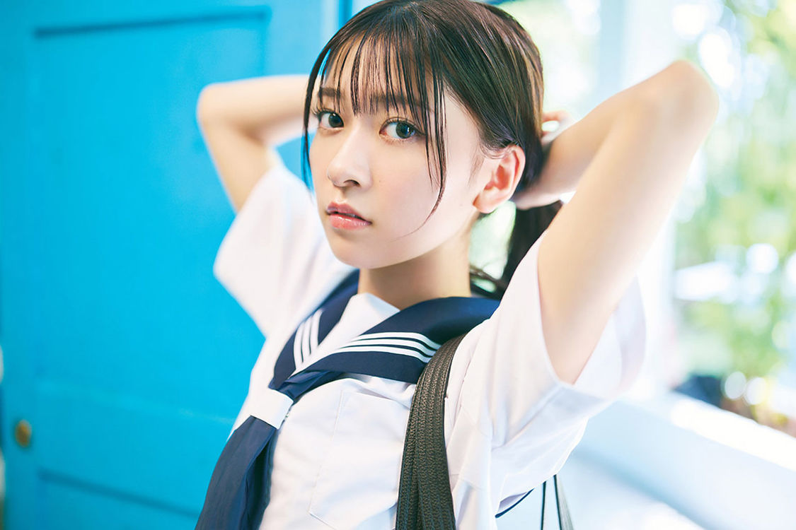 『鈴原希実 1st写真集 届け』通常カバー（撮影：熊木優）