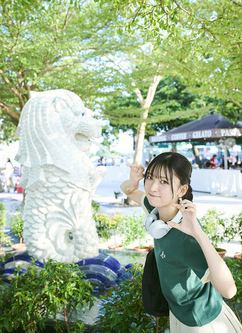 『鈴原希実 1st写真集 届け』通常カバー（撮影：熊木優）