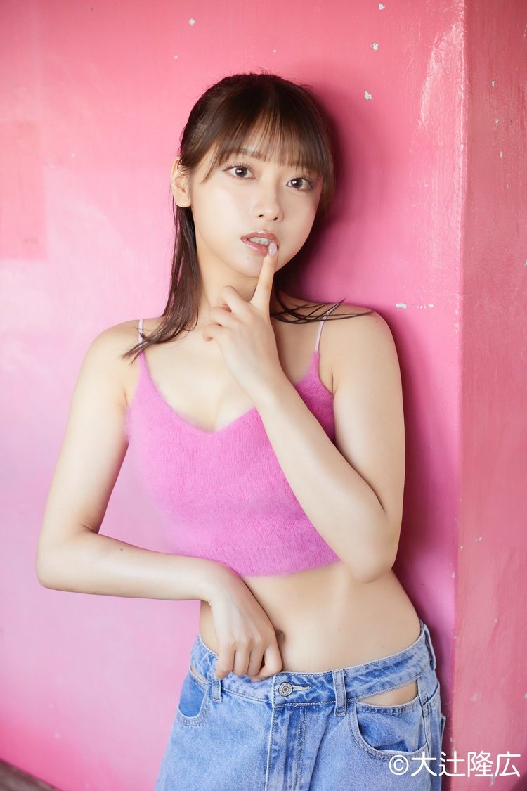 まるぴ『週刊プレイボーイ』9・10合併号アザーカット（撮影：大辻隆広　スタイリスト：工藤沙恵（ミタケイショウ）　ヘアメイク：塩田結香（JULLY））