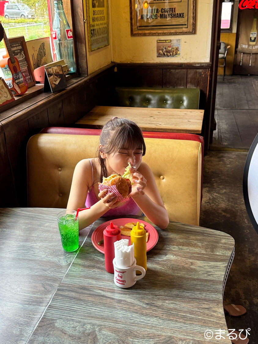 まるぴ『週刊プレイボーイ』9・10合併号アザーカット（スタイリスト：工藤沙恵（ミタケイショウ）　ヘアメイク：塩田結香（JULLY））