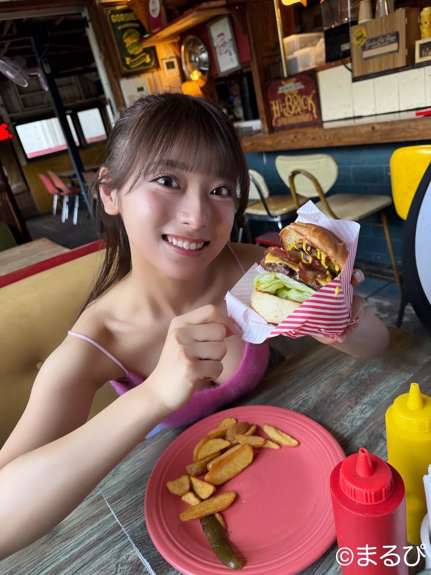 まるぴ『週刊プレイボーイ』9・10合併号アザーカット（スタイリスト：工藤沙恵（ミタケイショウ）　ヘアメイク：塩田結香（JULLY））