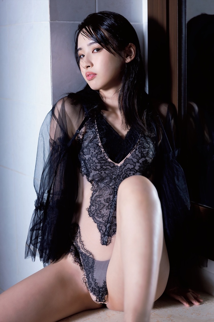 『沖 侑果2nd写真集 遊泳解禁』先行カット第2弾（(C)KADOKAWA (C)DEEP SKILL 撮影：田中智久）