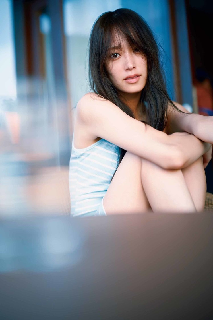 日向坂46・佐々木久美1st写真集『めくる日々』＠Loppi・HMV限定版裏表紙 （撮影：藤原宏）