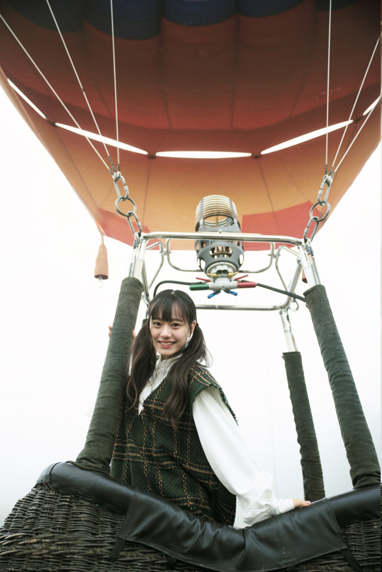 仲村悠菜 1st写真集 『17。』（©熊木 優／小学館）