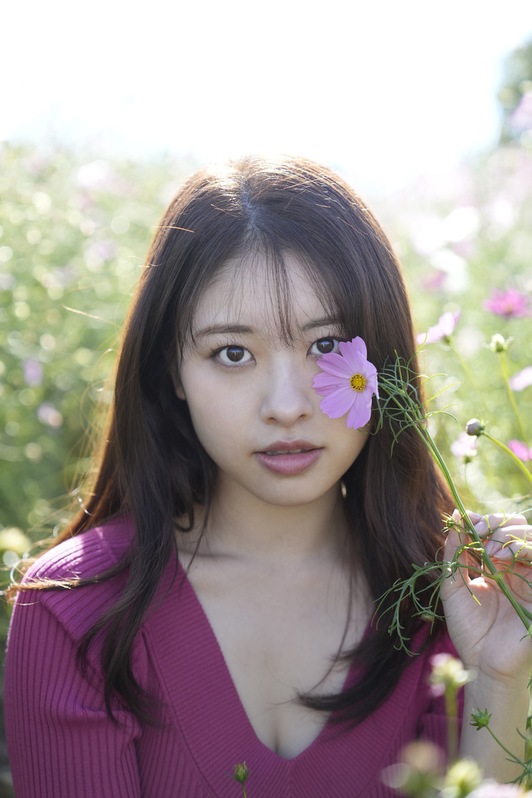 『中西智代梨1st写真集（仮）』（(C)LUCKMAN／双葉社）