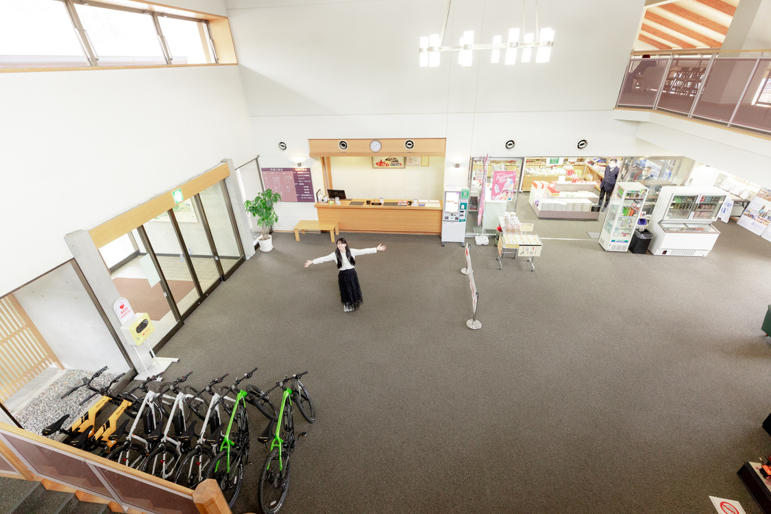 解放感のあるロビーに、宮原もビックリ