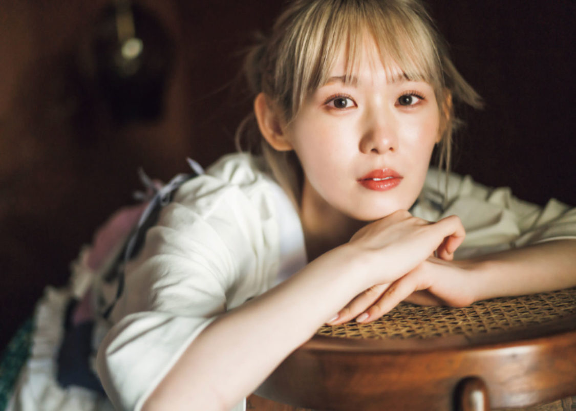 小池美波（撮影：HIROKAZU／スタイリング：優哉／ヘアメイク：田村直子／デザイン：松本麻実（GROVENOR design.））