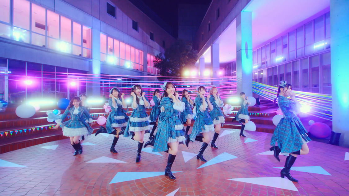 ≠ME「神様の言うとーり！」MV（©YOANI／KING RECORDS）