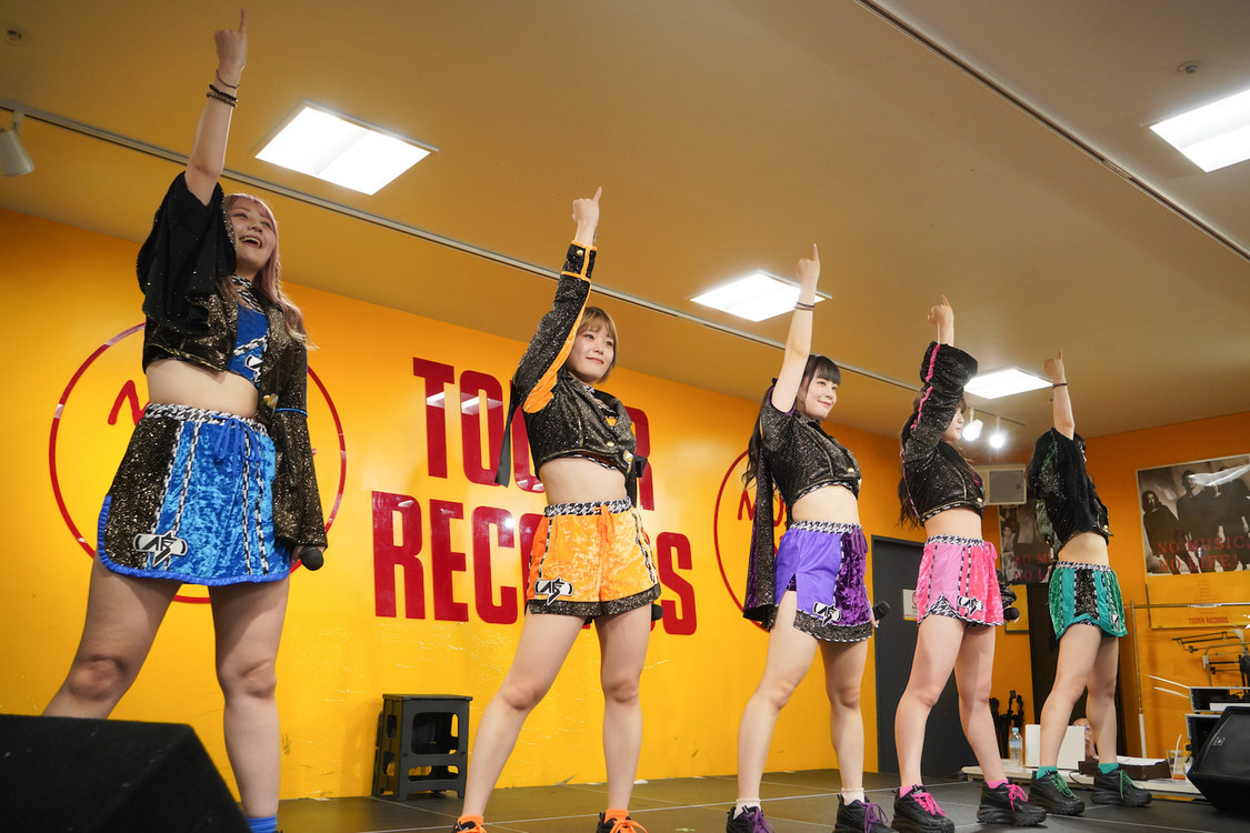 アップアップガールズ（仮＜アップアップガールズ（仮）＆吉川茉優　合同リリースイベント＞タワーレコード錦糸町パルコ店（2025年3月26日）