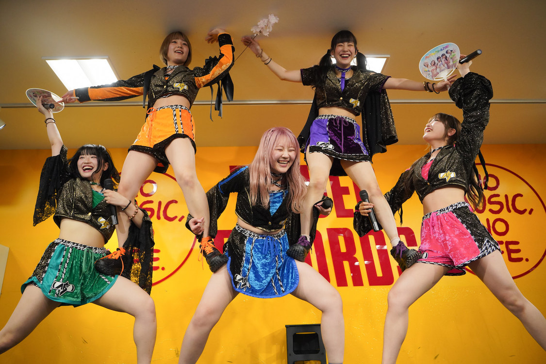 アップアップガールズ（仮＜アップアップガールズ（仮）＆吉川茉優　合同リリースイベント＞タワーレコード錦糸町パルコ店（2025年3月26日）