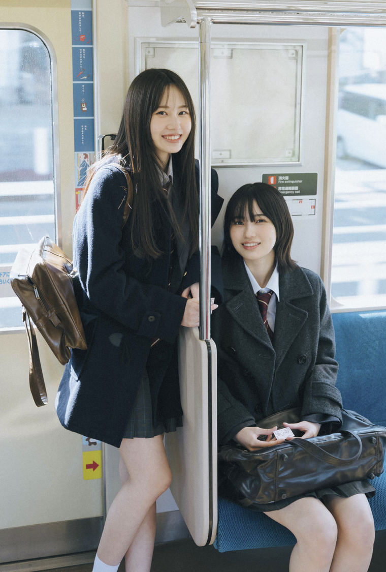 『B.L.T.graduation2025中学・高校卒業』ローソンエンタテインメント購入特典ポストカード【的野美青＆向井純葉（櫻坂46）】