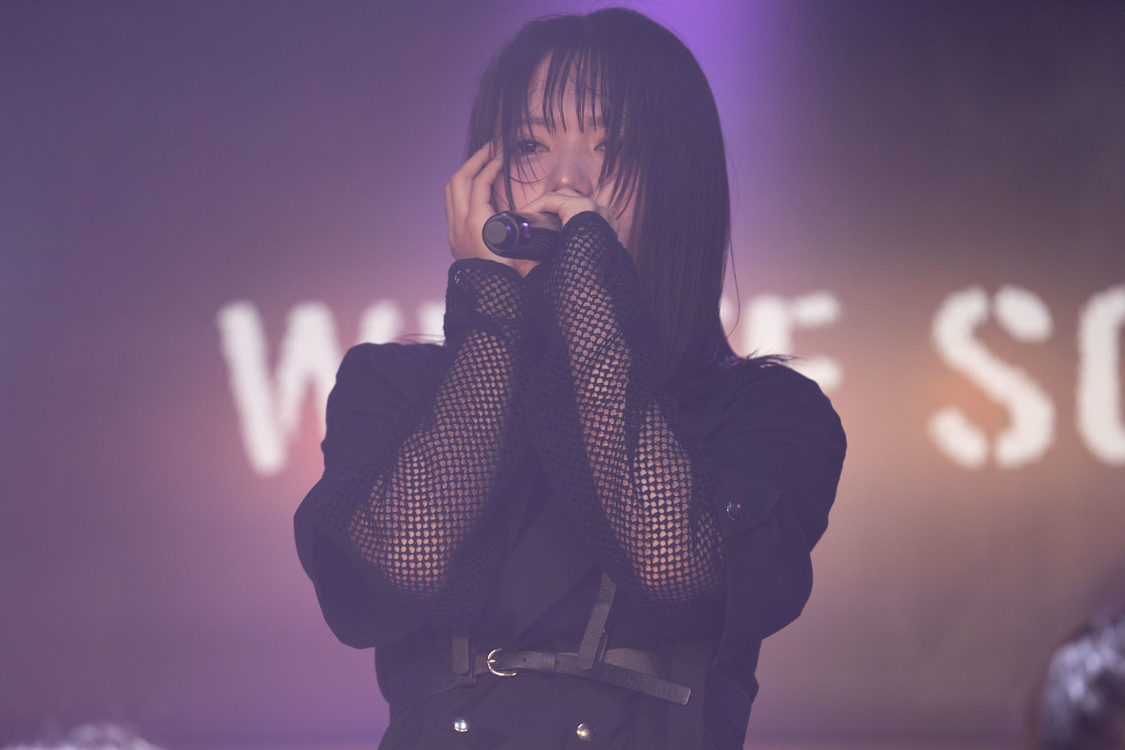 ＜ホワイトスコーピオンBASE Live＞#1｜YOANI Live Station（2025年3月28日／©OVERSE）