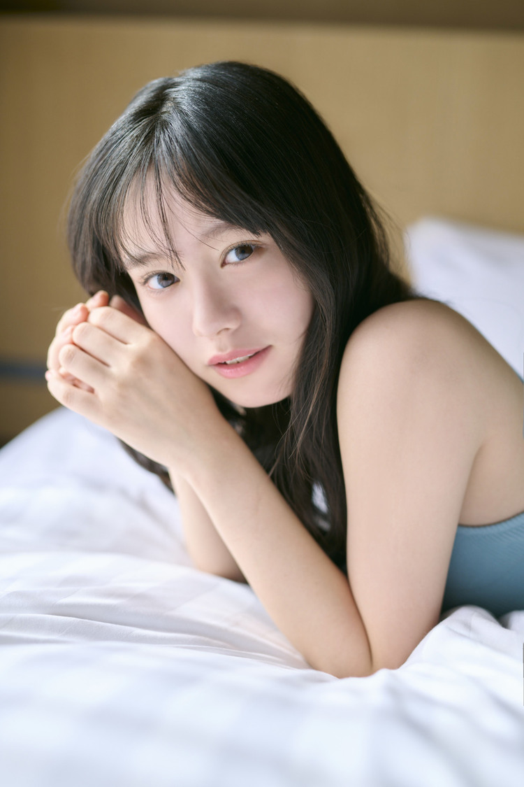 仲村悠菜 1st写真集 『17。』（©熊木 優／小学館）