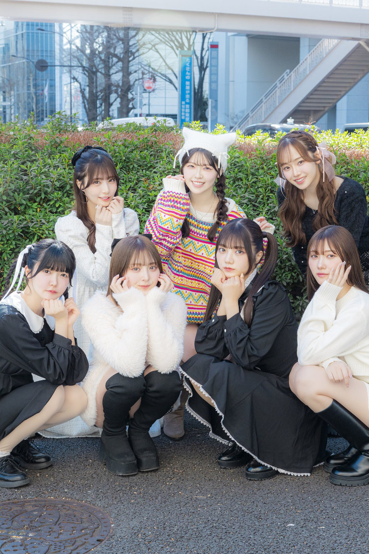 前列左から、小野寺梓、瀬乃まりん、阿部かれん、丸山蘭奈／後列左から、澪川舞香、中本こまり、川岸瑠那