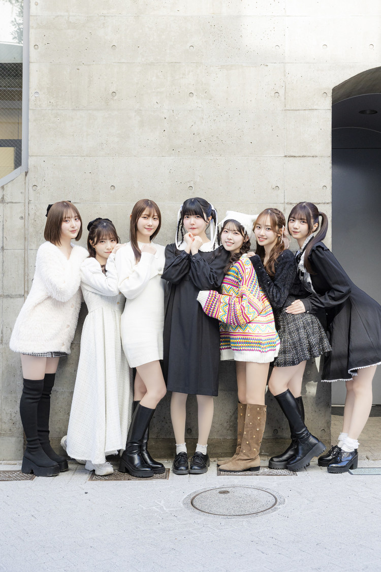 左から、瀬乃まりん、澪川舞香、丸山蘭奈、小野寺梓、中本こまり、川岸瑠那、阿部かれん